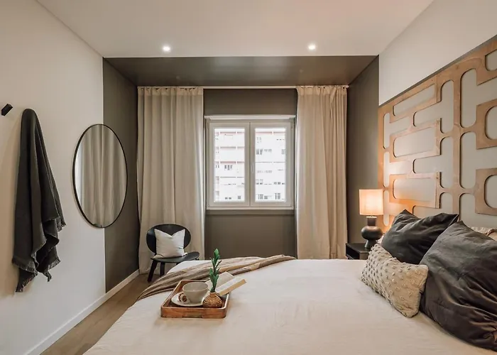 Harlem - 2 Bedrooms & Office In Alvalade *