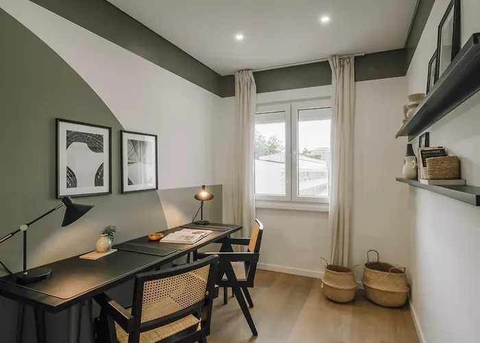 Harlem - 2 Bedrooms & Office In Alvalade Apartment *